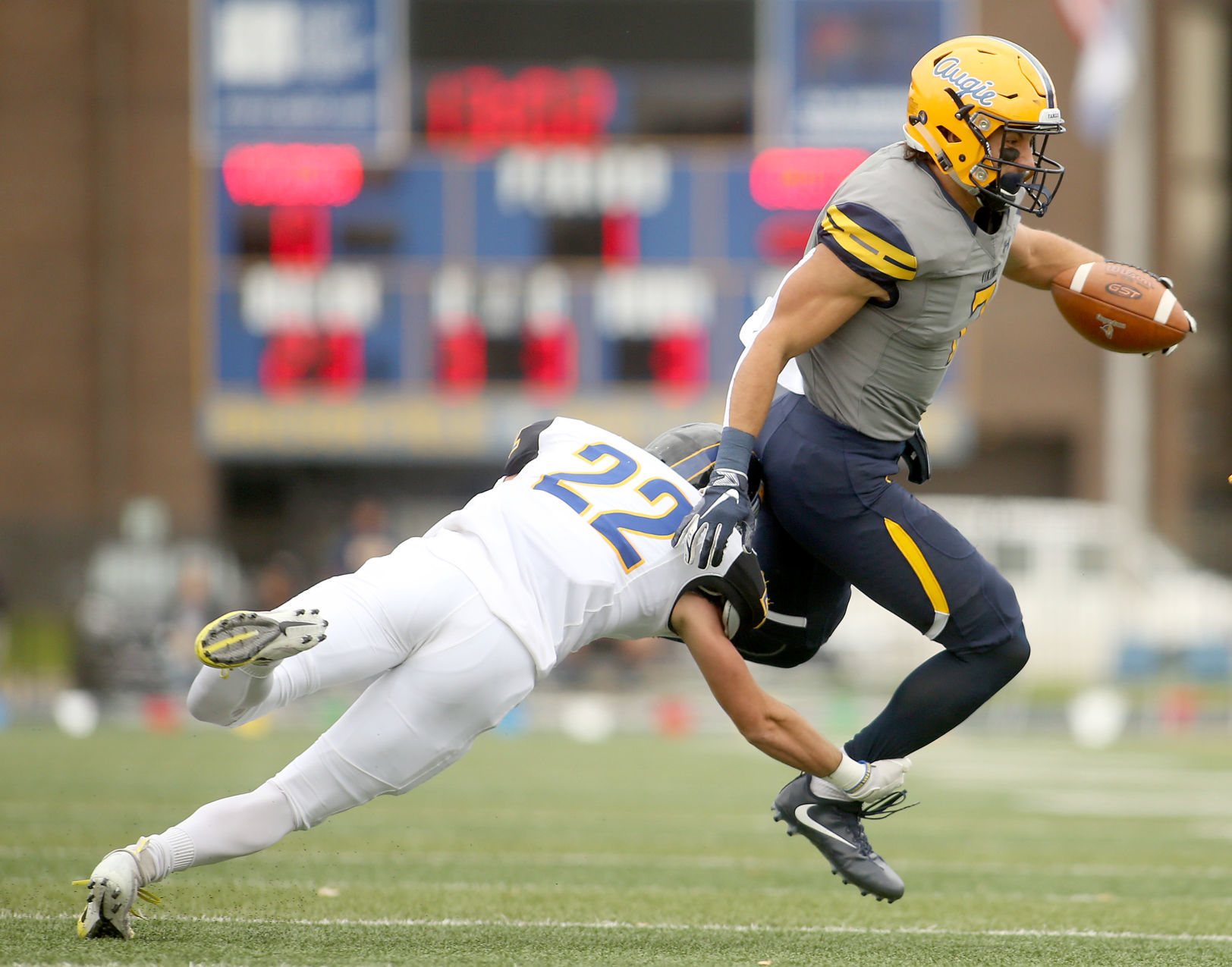 101919-mda-spt-augie-football-010
